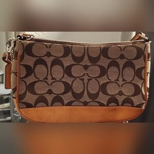 "Vintage" Coach shoulder bag in Great Condition.
